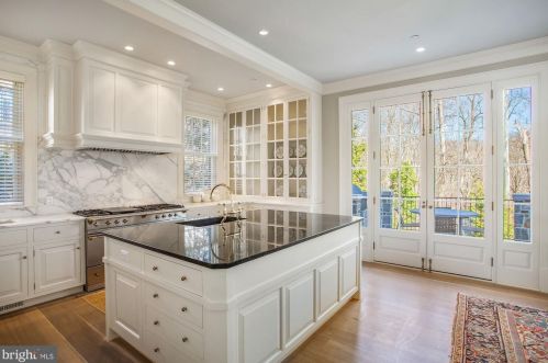 2163 Dunmore Ln, Washington, DC 20007-1104