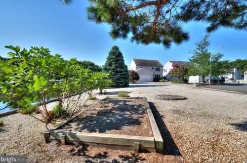91 Ocean Gate Ave, Berkeley Township, NJ 08721-1421
