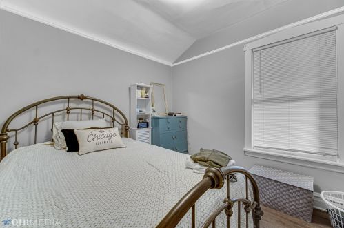 5725 Giddings St, Chicago IL 60630-2930 exterior