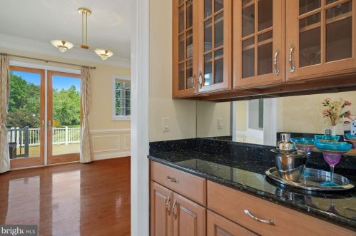 12705 Greenbriar Rd, Rockville MD 20854-6324 exterior