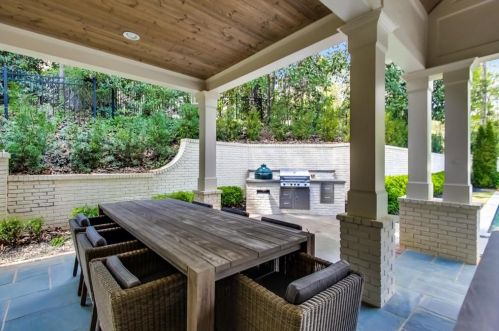 1160 Beechwood Ave, Atlanta GA 30327-0042 exterior