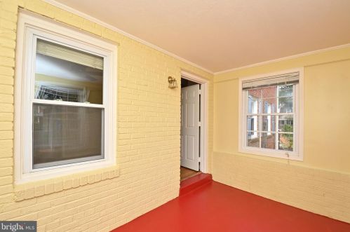 6102 Kings Hwy, Alexandria VA  22303-2417 exterior