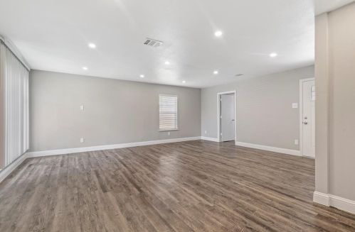 3239 Alaska Ave, Dallas TX  75216-5127 exterior