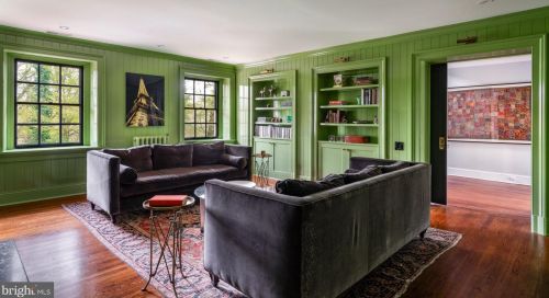 104 Mermaid Ln, Philadelphia PA 19118-3246 exterior