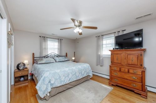 27 Seagrave St, Killingly CT 06239-4129 exterior