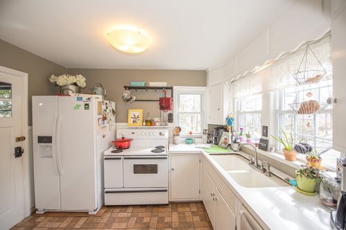 37 Chateau Dr, Huntington Station NY 11747-4131 exterior