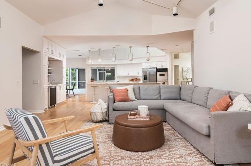 4702 Oak Leaf Dr, Naples FL 34119-8574 exterior