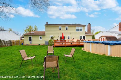 22 Plafsky Dr, Edison NJ 08817-2239 exterior