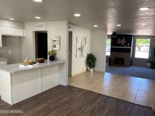 8542 Calle Bolivar, Tucson AZ  85715-5409 exterior