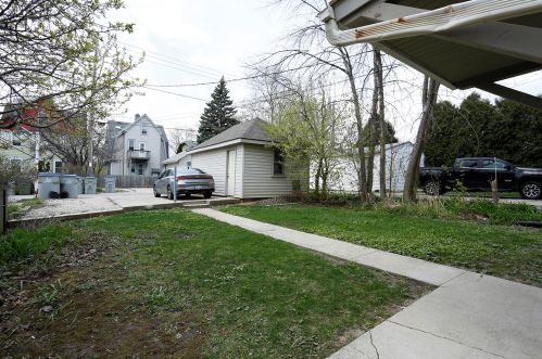 2943 Newhall St, Milwaukee WI 53211-3224 exterior