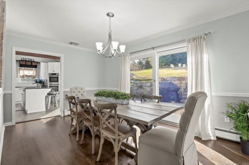 13 Hickory Dr, Greenwich CT 06831-4916 exterior