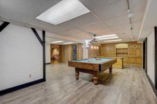 6990 Barnett Ln, Milwaukee WI 53217-3606 exterior