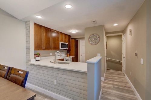 3282 Stonecreek Dr, Madison WI 53719-5250 exterior