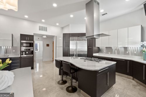 30 Chevaux Ct, Atlanta GA  30342-1944 exterior