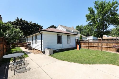 2106 107, Milwaukee WI 53226-2304 exterior