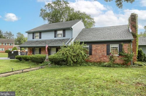 1918 Northbrook Dr, Lancaster PA 17601-4916 exterior