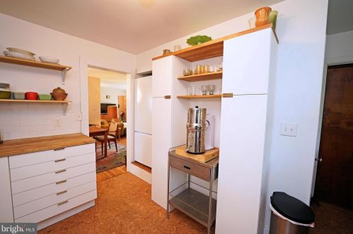 56 Roxboro Rd, Trenton NJ  08648-3925 exterior