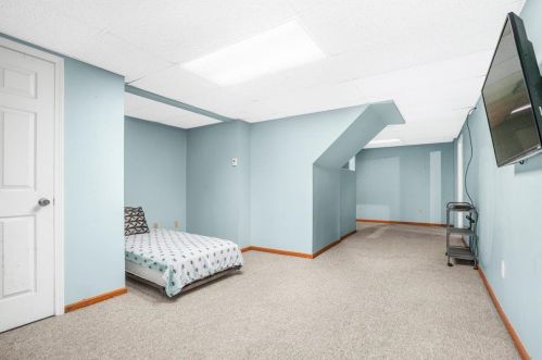 15 Longview Dr, Concord NH  03304-4809 exterior