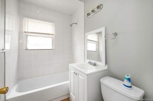 19009 Wall St, Melvindale MI  48122-1877 exterior