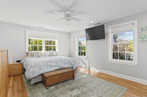 8 Gdn Ln, Westport CT 06880-5316 exterior