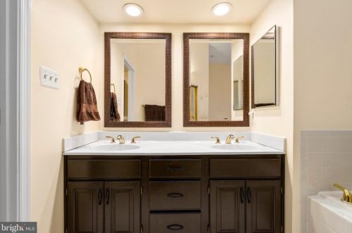 3803 Courtland Cir, Alexandria VA 22305-2061 exterior