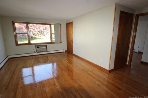 18 Earl St, Manchester CT  06040-4336 exterior