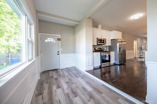 7616 Luella Ave, Chicago IL 60649-4108 exterior