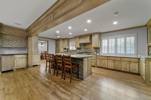 10526 Berry Knl Dr, Dallas TX 75230-4245 exterior