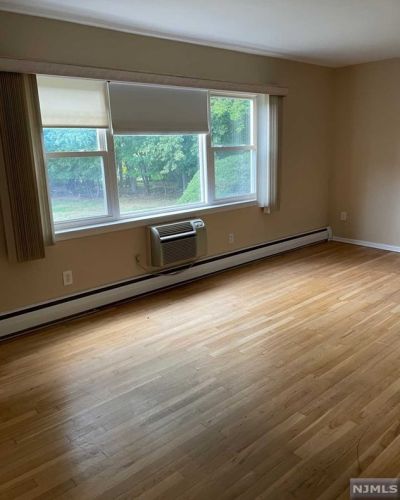 6 Rustic Cir, Montvale NJ 07645-1608 exterior