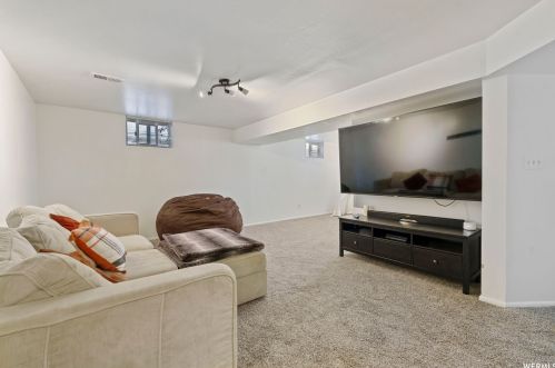 9929 Antimony Ln, Sandy UT 84094-3919 exterior