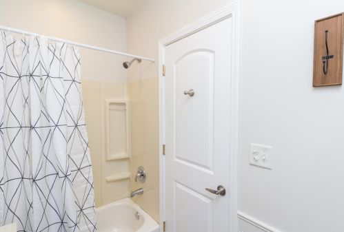 7611 Michigan Ave, Chicago IL 60619-6631 exterior