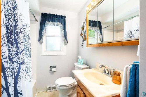 1445 Fern Ave, Duluth MN 55805-1133 exterior