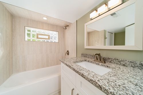 5600 Rutherford Ave, Chicago IL 60638-3247 exterior