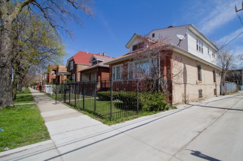 6243 Campbell Ave, Chicago, IL 60659-2807