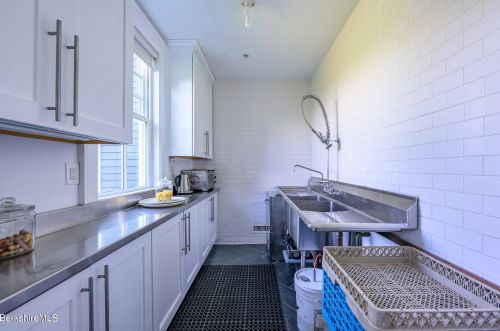 2 Kemble St, Lenox MA 01240-2816 exterior