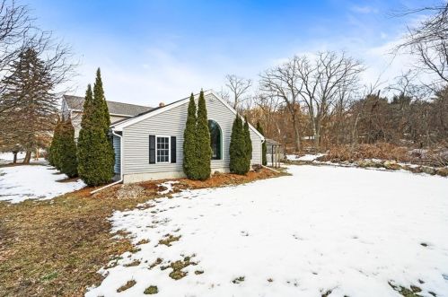 7 Azalea Ln, Peabody MA 01960-4602 exterior