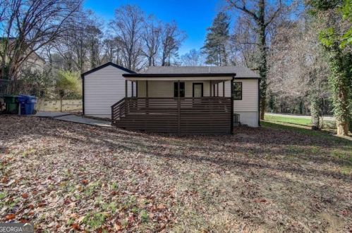 2006 Lisbon Dr, Atlanta GA 30310-4920 exterior