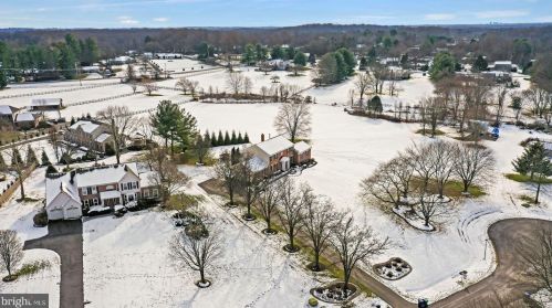 19840 Meredith Dr, Rockville MD 20855-2426 exterior