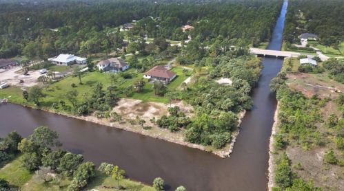 870 8 St, Naples FL 34120-0411 exterior