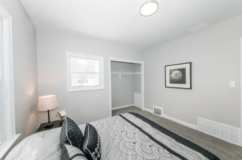 5742 40, Milwaukee WI 53221-3910 exterior