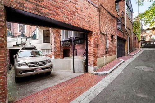 28 Chestnut St, Boston MA exterior