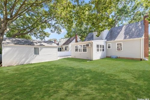 93 Fenimore St, Valley Stream NY 11580-3408 exterior