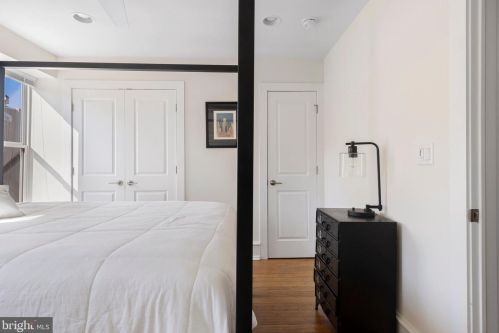 2137 Christian St, Philadelphia PA  19146-1209 exterior