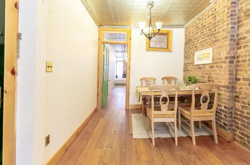 430 46th St, New York, NY 10036-3517