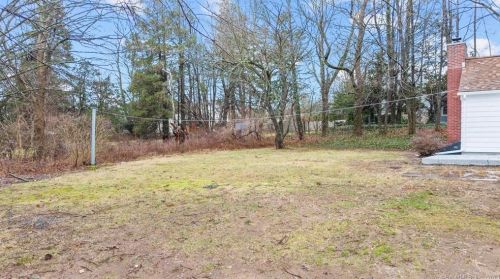 48 Clintonville Rd, North Haven CT 06473-2817 exterior