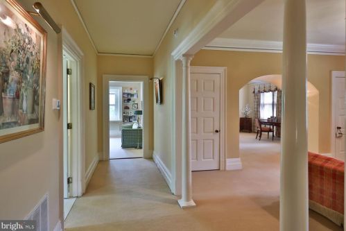 455 Chestnut Hill Ave, Philadelphia PA 19118-2712 exterior