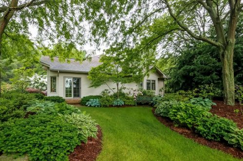 2425 58 St, Fennville MI 49408-8417 exterior