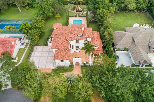 8060 Twin Lk Dr, Boca Raton FL 33496-1945 exterior