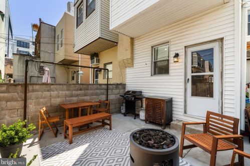 1233 Jackson St, Philadelphia PA 19148-2929 exterior