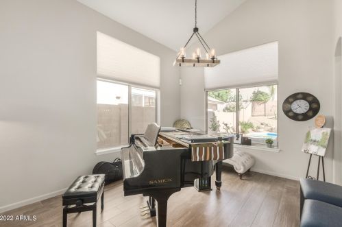 4564 Chisum Trl, Phoenix AZ  85050-8525 exterior